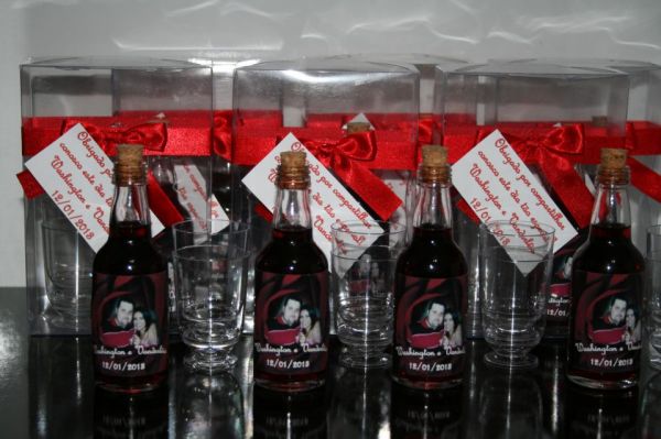 Mini vinho 50 ml garrafinha vidro com 2 tacinhas